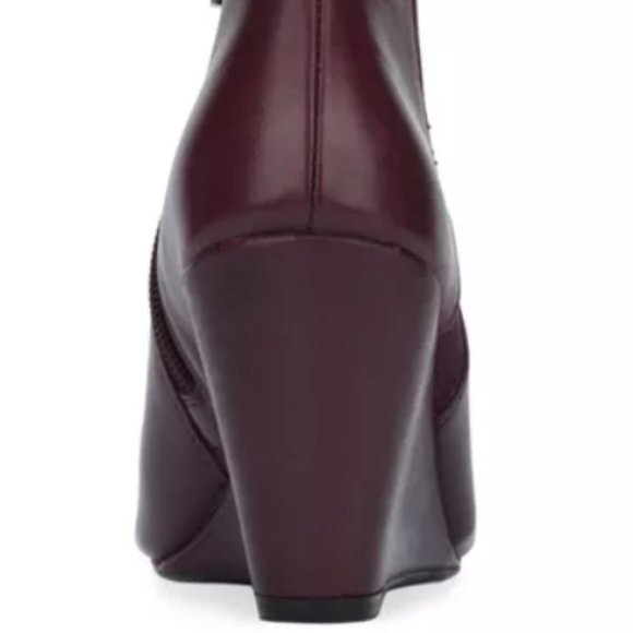 Gentle Souls Kenneth Cole Danbury Black Leather Ankle Boots  Kenneth Cole Reaction \